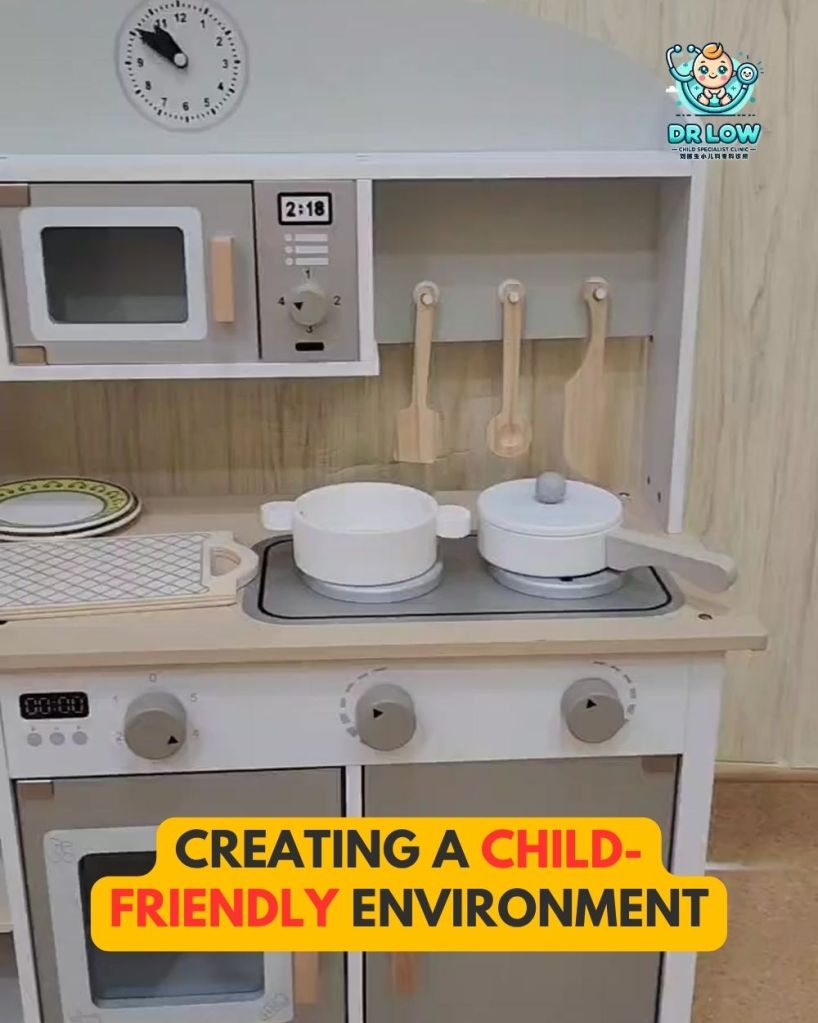 Main Adalah Terapi - Dr Low Pasang Dapur Mainan Untuk Anak-anak di Klinik Batu Pahat 06