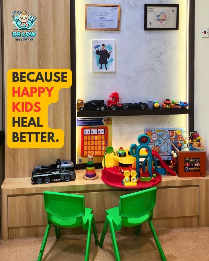 Main Adalah Terapi - Dr Low Pasang Dapur Mainan Untuk Anak-anak di Klinik Batu Pahat 08