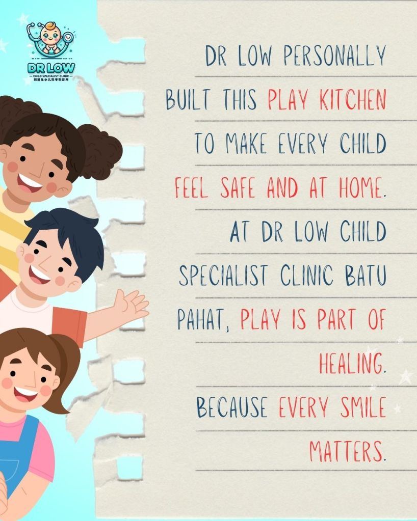Main Adalah Terapi - Dr Low Pasang Dapur Mainan Untuk Anak-anak di Klinik Batu Pahat 11